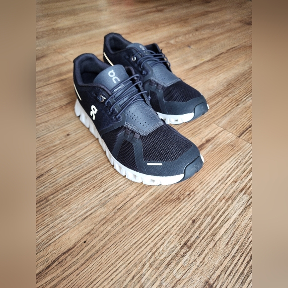 Size 10 - Women's On Cloud 5 Black/White - Picture 11 of 12